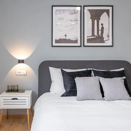 Gorgeous With View In Piata Universitatii דירה *